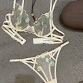 Dessous-Set mit Stickerei aus Ananas-Spitze in Hellgelb inklusive BH und Tanga - S / Beige