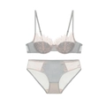 Ensemble de lingerie en dentelle grise élégante avec détails en dentelle rose poudré - Vert