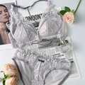 Flachbildaufnahme des lila Dessous-Sets mit floraler Spitze im eleganten französischen Stil - S / Grau Violett