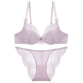 Elegantes lila Spitzenunterwäsche-Set für Damen mit floraler Textur und zarter Schleife - 70A / Lila