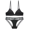 Französisches schwarzes Spitzen-Dessous-Set mit kabellosem Triangel-BH und Slip - S / Schwarz