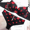 Set lingerie sexy in pizzo nero con ricamo di labbra rosse e coppe con ferretto - 75B / Nero