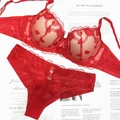 Completo intimo in pizzo rosso con ricamo a bacio e finiture in rete elegante - 75B / Rosso