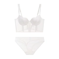 Dettaglio ravvicinato del set di lingerie in rete bianca con inserti semitrasparenti - S / Set con Zirconia Bianca