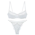 Gros plan détaillé sur la broderie en dentelle blanche et le satin du soutien-gorge - S / Blanc