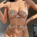 Conjunto de lencería de 3 piezas en color marrón con bordado floral blanco y liguero - S / Color Piel