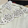 Détail d'un ensemble de lingerie en mesh blanc avec motifs nœuds noirs et pois - S / Blanc + String