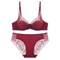 Elegantes tiefrotes französisches Lingerie-Set mit Seidensatin und Blumenstickerei - 70A / Set / Burgunderrot