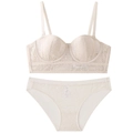 Ensemble de lingerie en dentelle beige élégante avec soutien-gorge à bonnets et culotte - Ensemble Nude