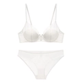 Detail von weißem BH mit tiefem V-Ausschnitt aus transparentem Netz und passendem Slip - 70A / Weiß
