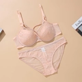 Dessous-Set aus pfirsichrosa französischer Spitze mit Push-up-BH und Spitzen-Slip - 70B / Hautrosa