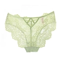 Detalle de bragas de encaje verde menta con motivos florales y correas cruzadas en V - M / Verde