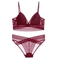Completo intimo sexy in pizzo bordeaux con reggiseno a triangolo e slip in mesh abbinati - S / Set rosso vino