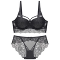 Détail à plat de l'ensemble soutien-gorge et culotte en dentelle noire brodée - 70B / Haut Et Bas / Noir