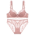Ensemble de lingerie en dentelle avec soutien-gorge à armatures et culotte rose poudré - Ensemble de Bijoux Rose