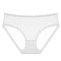 Détail d'une culotte en maille blanche avec dentelle délicate et tissu respirant - S / Blanc
