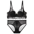 Ensemble de lingerie en dentelle noire avec soutien-gorge à armatures et culotte assortie - 70B / Noir