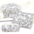 Set de 3 neceseres acolchados con estampado floral en algodón crema con asa de mano - Mediano / Orquídea Azul Profundo