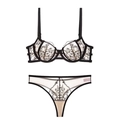 Set di lingerie in pizzo ricamato con reggiseno push-up e perizoma coordinato in rete - 85D / Nero