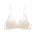 Vue détaillée du soutien-gorge en dentelle crème avec broderie florale et bordures festonnées - 70A / Blanc Cassé