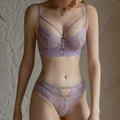 Ensemble de lingerie en dentelle lilas avec détails en mesh et anneaux dorés élégants - 70B / Violet