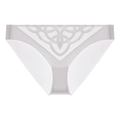 Dettaglio del raffinato ricamo floreale su perizoma sexy in pizzo per donna - S / Slip Bianco