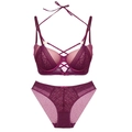 Ensemble de lingerie en dentelle magenta foncé avec licou et détails croisés - 75B / Violet