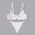 Détails de broderie sur ensemble lingerie en dentelle blanche avec anneaux dorés chics - S / Blanc + Culotte