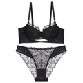 Completo intimo in pizzo nero con dettaglio ad anello in metallo e ricamo floreale - 80D / Nero