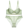 Set di lingerie in pizzo verde pallido con reggiseno con ferretto e slip coordinati - 80D / Verde