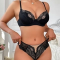 Set di lingerie in pizzo nero con reggiseno push-up e slip in pizzo coordinato - 75B / Nero