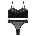 Détail d'un ensemble de lingerie en tulle noir à pois avec soutien-gorge et string - S / Noir
