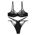 Detail der schwarzen Wimpernspitze und des Satinstoffs auf dem sexy Dessous Set - S / Schwarz