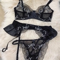 Ensemble lingerie 3 pièces noir en dentelle avec sequins argentés et porte-jarretelles - S / Style Noir
