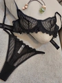 Completo intimo in pizzo nero con ricamo floreale e reggiseno con ferretto - S / Nero