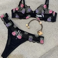 Conjunto de lencería de malla negra con bordado de piña rosa y ribete de encaje - S / Negro