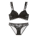 Elegante Franse zwarte kant lingerie set met push-up beha en bijpassende kanten slip - 70A / Zwart