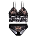 Detail eines schwarzen Spitzen-Lingerie-Sets mit transparentem Bralette und passendem Slip - S / Schwarz