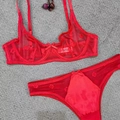 Rotes Dessous-Set aus Spitze mit Herzbestickung und Schleife in flacher Liegeoptik - S / Rot