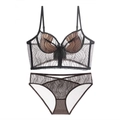 Ensemble de lingerie en dentelle française avec soutien-gorge noir et culotte assortie - S / Ensemble / Noir