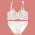 Französisches weißes Spitzen-Lingerie-Set mit Bügel-BH und passendem Slip - 70A / Weiß