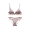 Ensemble lingerie en dentelle française mauve avec dos en U et maille florale délicate - Rose Lotus