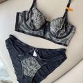 Schwarzes Spitzen-Lingerie-Set mit besticktem BH und Strappy-Slip in Größe 75B - 70B / Schwarz/Hautfarben