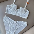 Sexy weißes Spitzen-Stickerei-BH-Set mit Bügelstütze und transparenten Details - Weiß / 70B