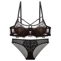 Französisches ultradünnes schwarzes Spitzen-Dessous-Set mit Bügel und Kreuzgurten - 75A / Schwarz