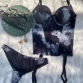 Tweeledig korset-lingeriset met rookprint en verstelbare jarretels in zijdeglans - 70B / Rookprint (Zwart) / Zwart