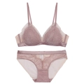 Set lingerie in pizzo francese rosa antico con reggiseno a triangolo e dettagli mesh - S / caffè