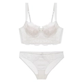 Detail van de witte Franse kanten lingerieset met geborduurde bloemenpatronen - S / Wit (Beha en Slip)
