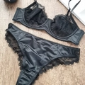 Set lingerie in pizzo nero con reggiseno con ferretto e slip in rete coordinati - M / Nero