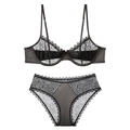 Set lingerie nera in rete leopardata con reggiseno in pizzo e perizoma abbinato - S / Nero